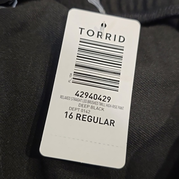 Torrid - Relaxed Straight Leg Brushed Twill High-Rise Pant in Deep Black - Picture 7 of 11